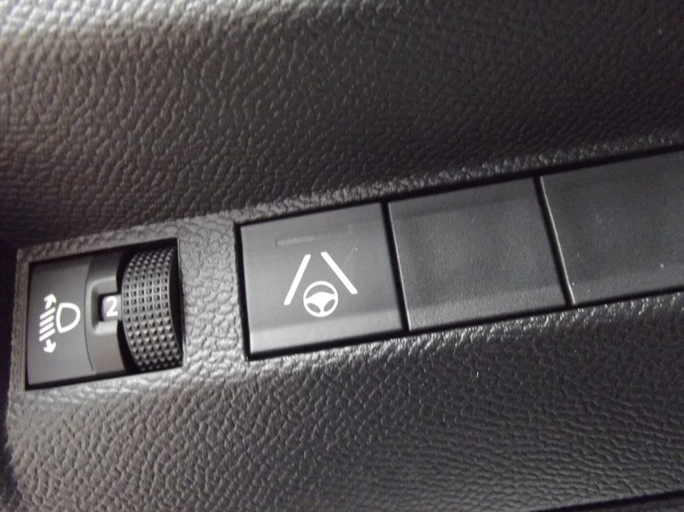 Peugeot 208 HYBRID 110 E DCS6 ALLURE BVA - photo 4