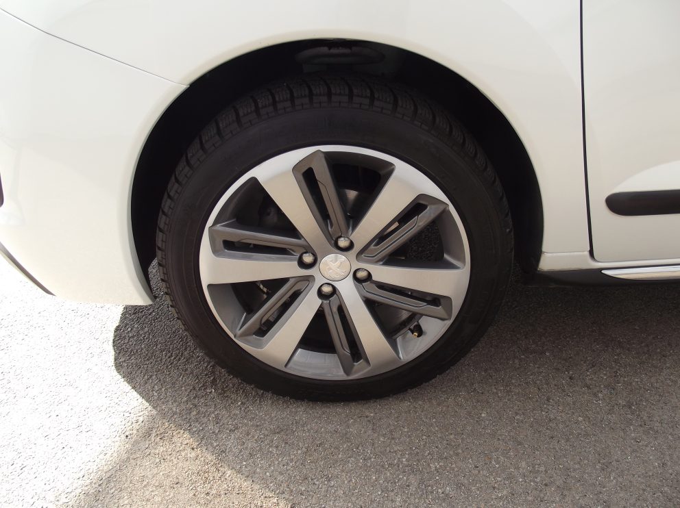 Peugeot 3008 120 CV BHDI ALLURE BVM - photo 16