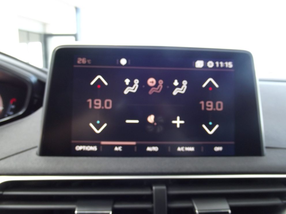 Peugeot 3008 BHDI 180 CV GT BVA - photo 6