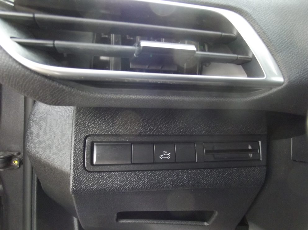 Peugeot 3008 BHDI 180 CV GT BVA - photo 10