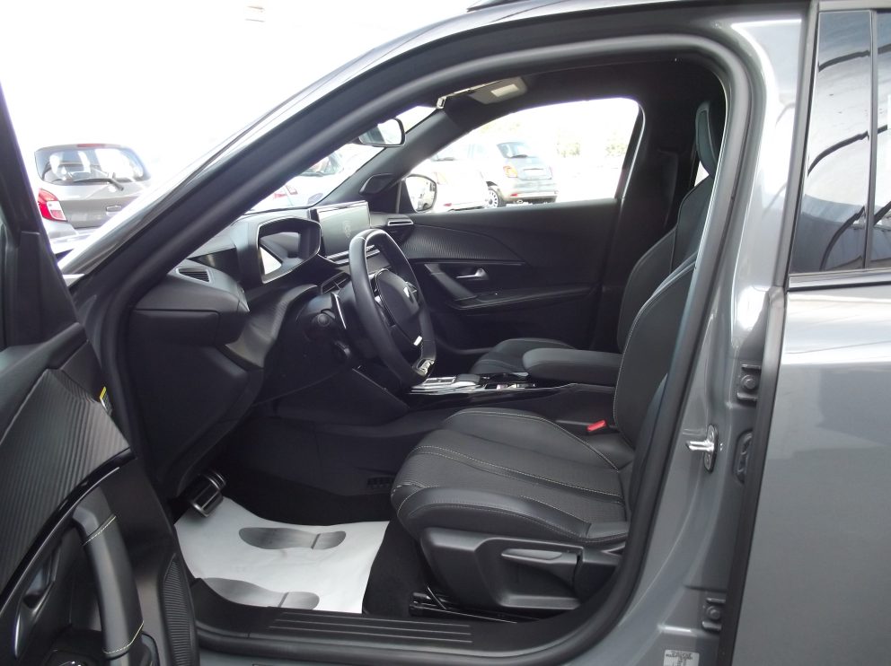 Peugeot 2008 HYBRID 145 E DCS6 gt BVA - photo 4