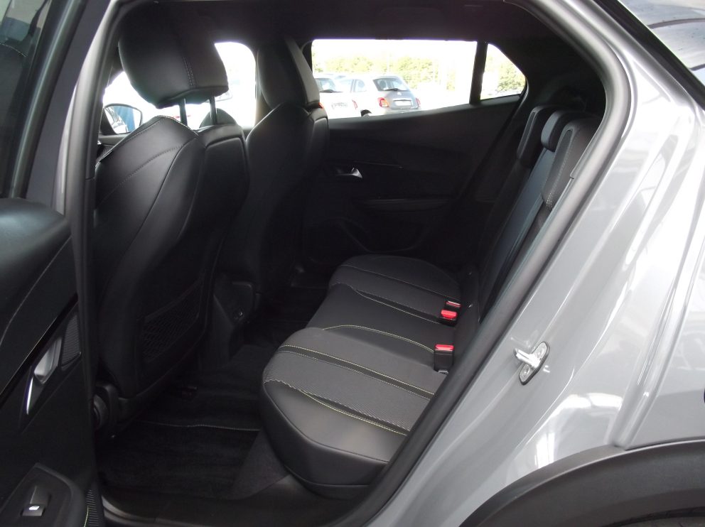 Peugeot 2008 HYBRID 145 E DCS6 gt BVA - photo 11