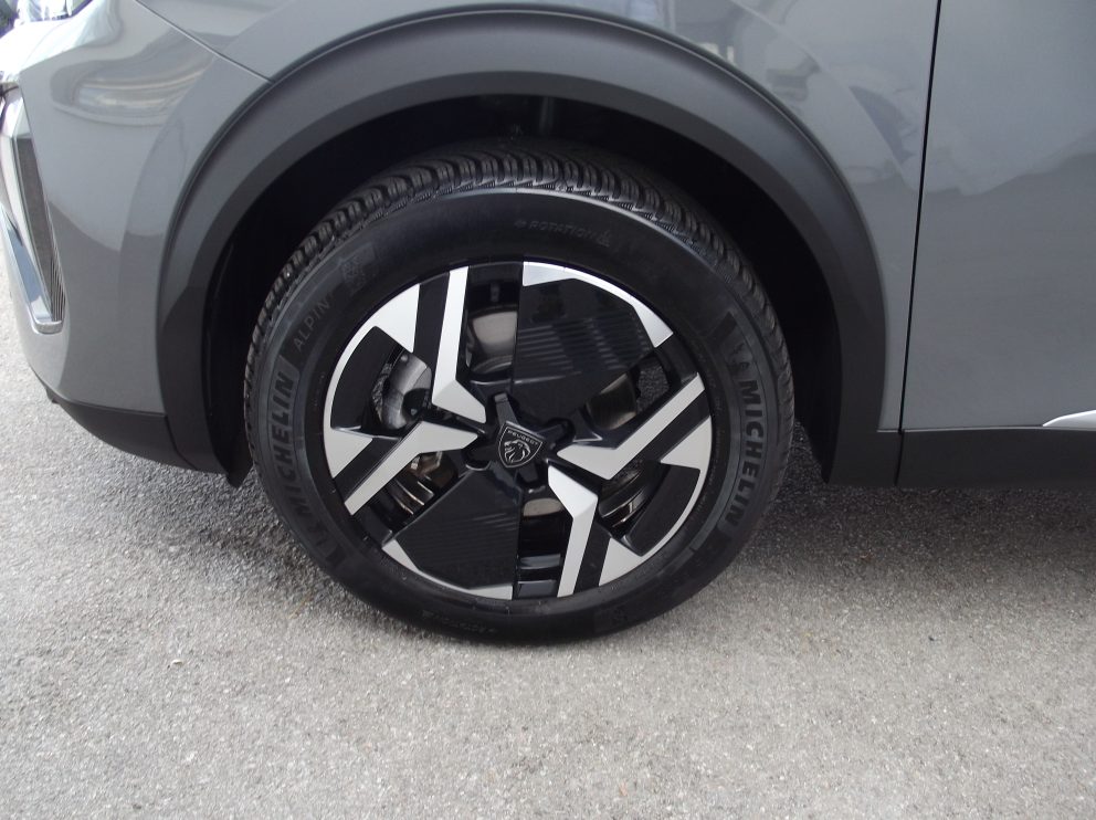 Peugeot 2008 HYBRID 145 E DCS6 gt BVA - photo 15