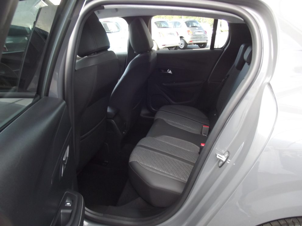 Peugeot 208 HYBRID 110 E DCS6 ALLURE BVA - photo 10