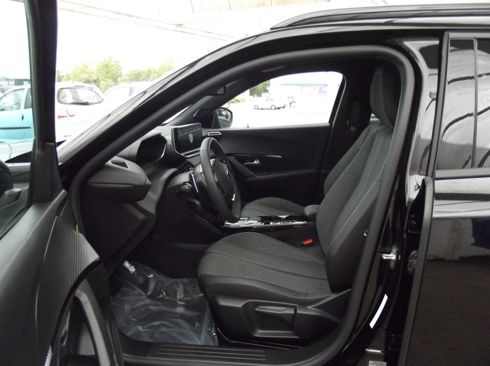 Peugeot 2008 HYBRID 136 E DCS6 ALLURE BVA - photo 4