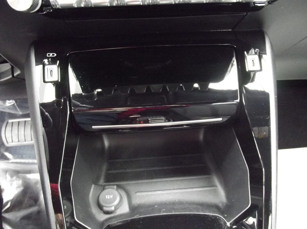 Peugeot 2008 HYBRID 136 E DCS6 ALLURE BVA - photo 7