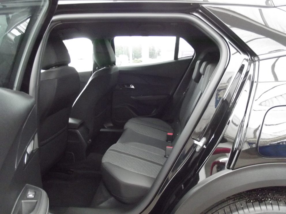 Peugeot 2008 HYBRID 136 E DCS6 ALLURE BVA - photo 10