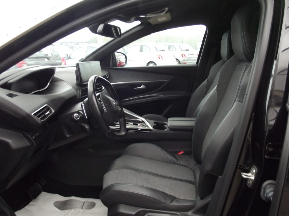 Peugeot 3008 B-HDI 130 CV ALLURE PACK BVA - photo 4
