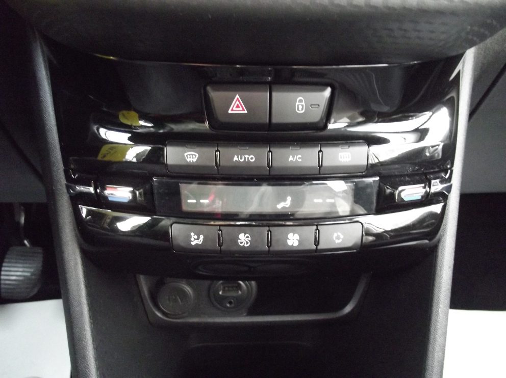 Peugeot 2008 BLUEHDI 100 CV ALLURE BVM - photo 9